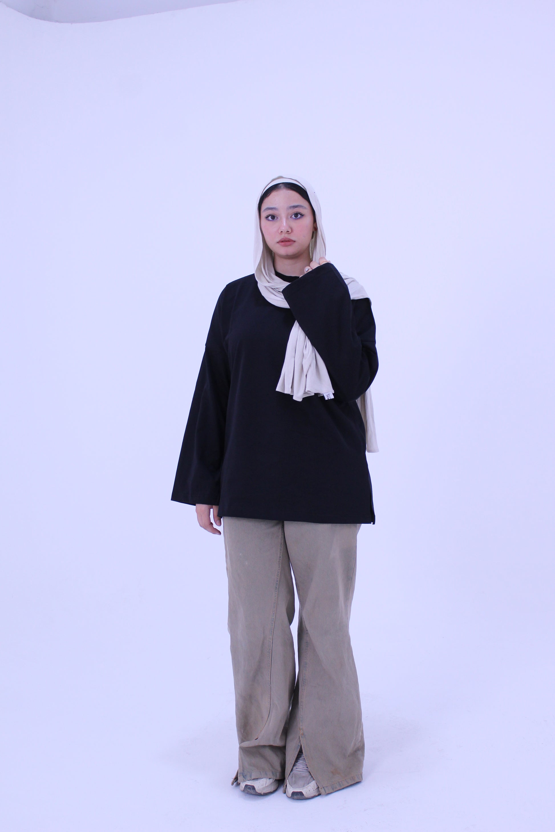 MODESTY (BASIC-TEE)