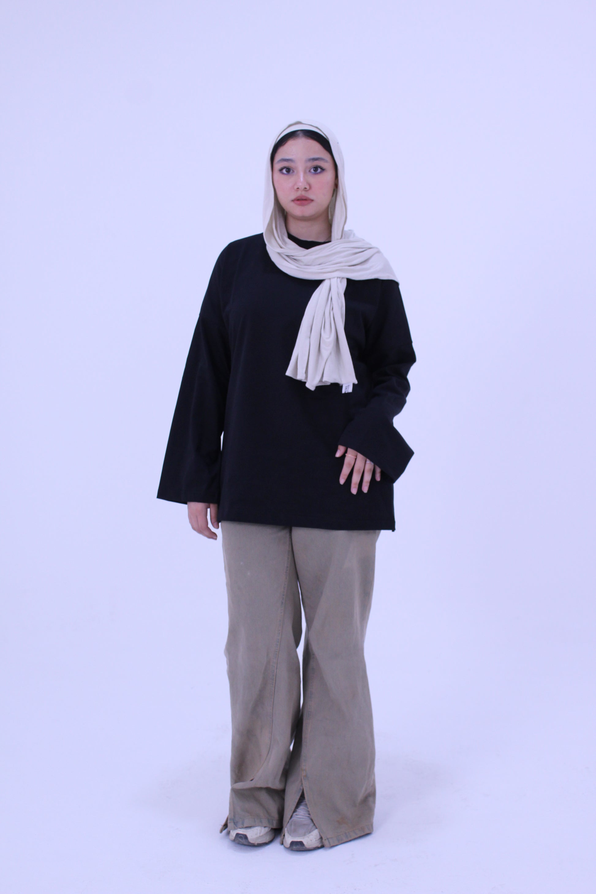 MODESTY (BASIC-TEE)