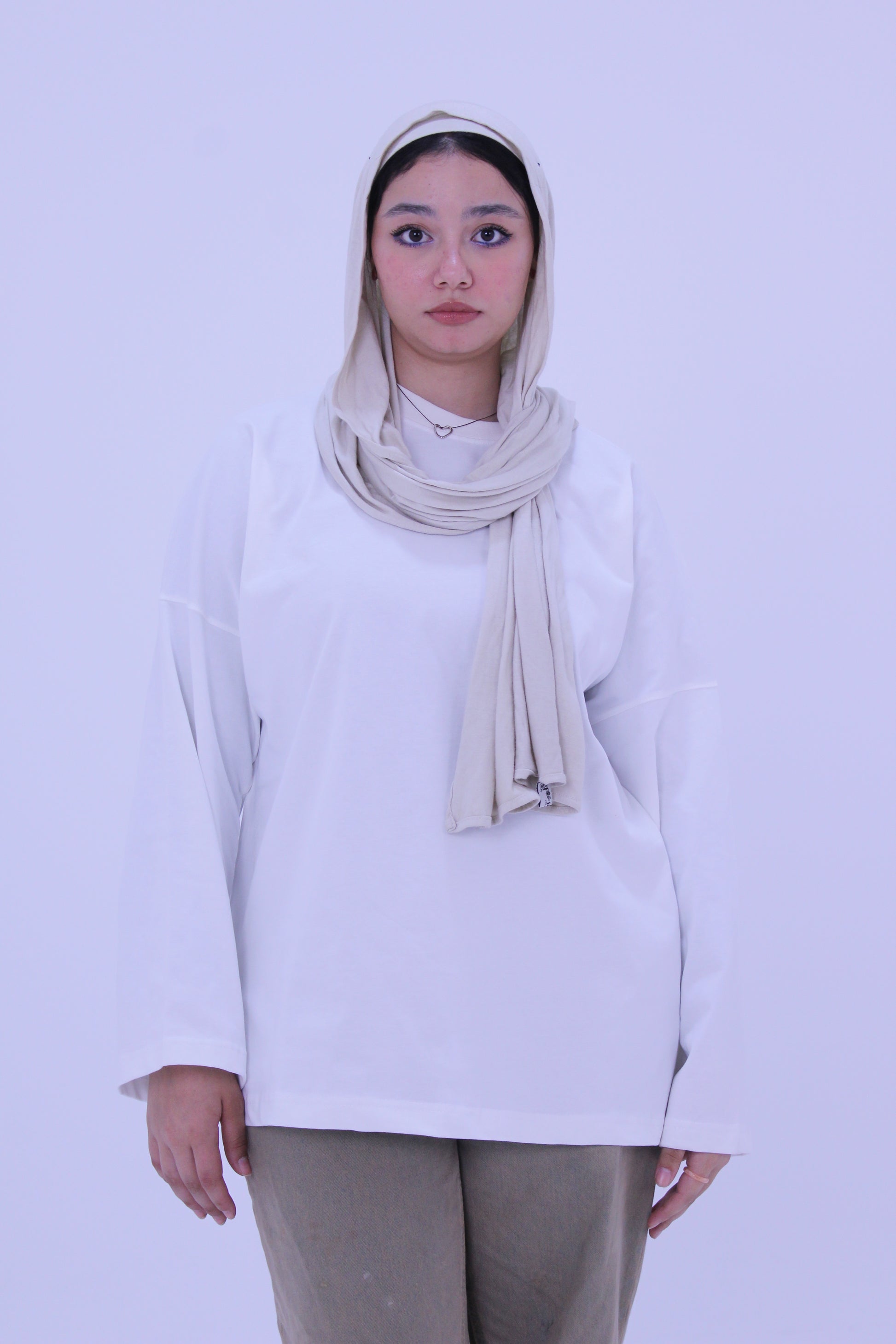 MODESTY (BASIC-TEE)