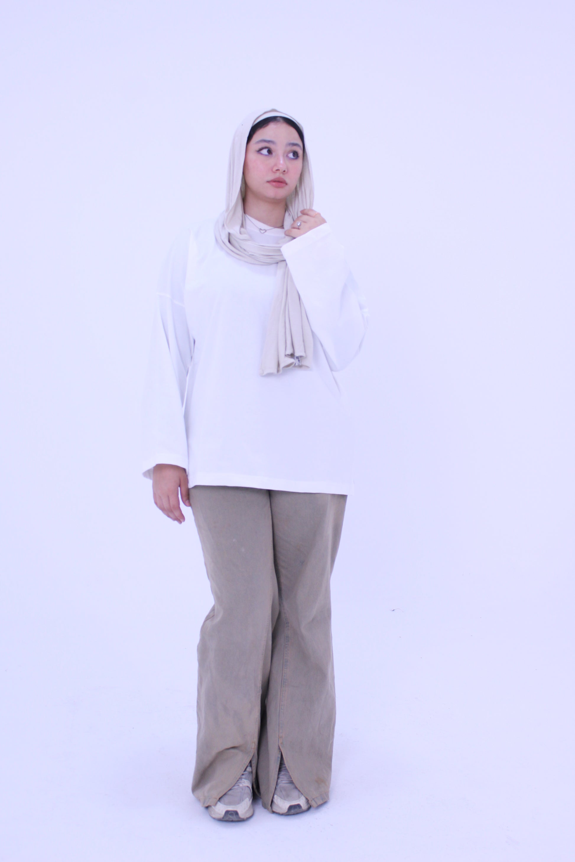 MODESTY (BASIC-TEE)