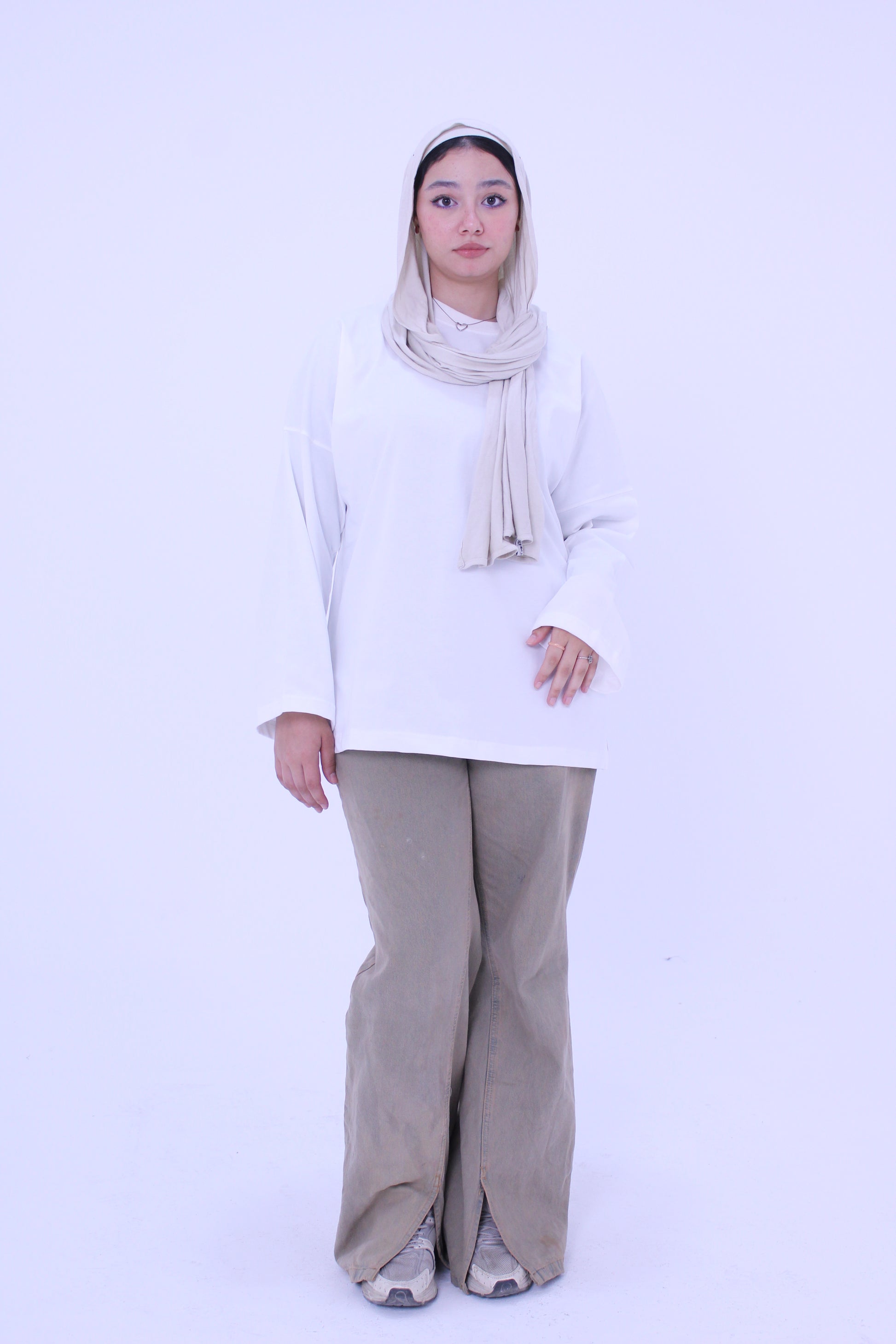 MODESTY (BASIC-TEE)