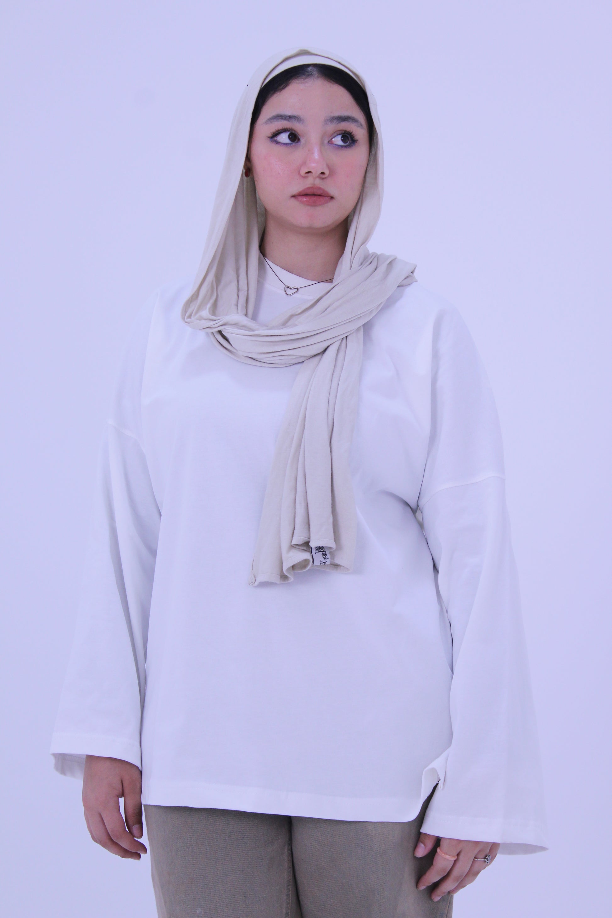 MODESTY (BASIC-TEE)